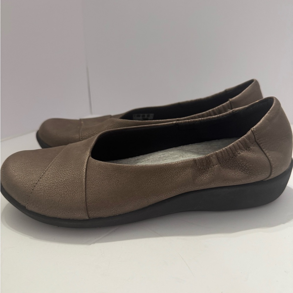 Cloudsteppers by Clarks Brown Flats with Comfort Sole size 8